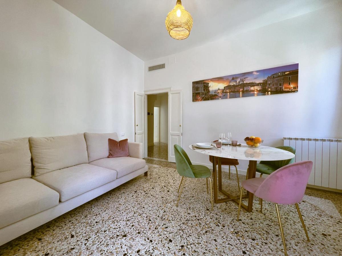 Splendid “true Apartment” Overlooking Water Venedig