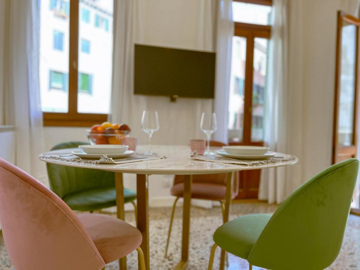 Apartment Splendid “true Apartment” Overlooking Water Venedig